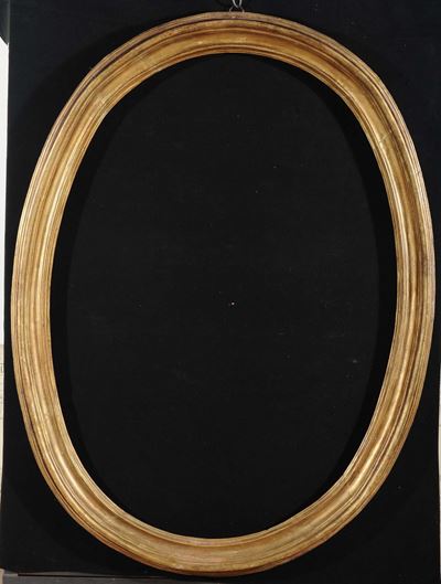 Grande Cornice Sagomata e Dorata di Forma Ovale, XVII Secolo