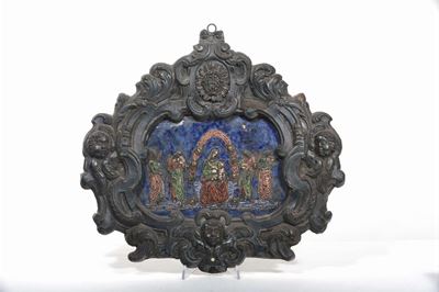 Placca in Argento Sbalzato Decorata con Smalti
