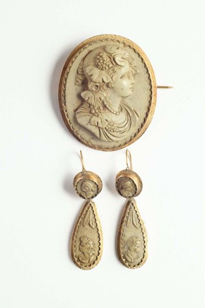 Parure in Pietra Lavica Incisa