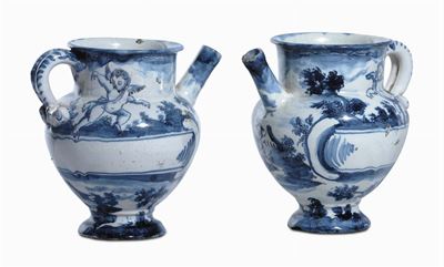 Coppia di Brocche in Maiolica con Beccuccio, una con Marchio b.L. Sotto la Base, Savona