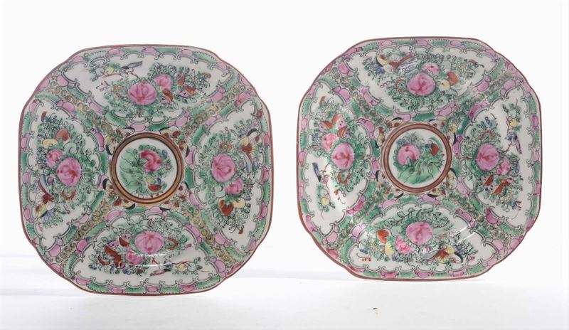 Coppia di piatti con decorazione tipo Canton, Cina XX secolo  - Auction Antique and Old Masters - Cambi Casa d'Aste