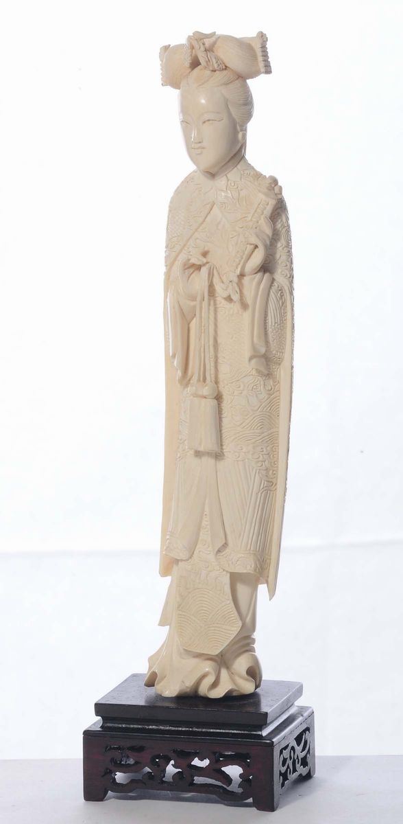 Guanyn in avorio, Cina XX secolo  - Asta Antiquariato e Dipinti Antichi - Cambi Casa d'Aste