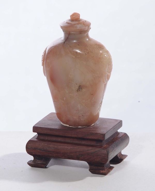 Snuff bottle in pietra dura lavorata, Cina XX secolo