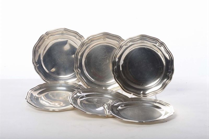 Sei piattini in argento con cifre, gr. 1300  - Asta Antiquariato e Dipinti Antichi - Cambi Casa d'Aste