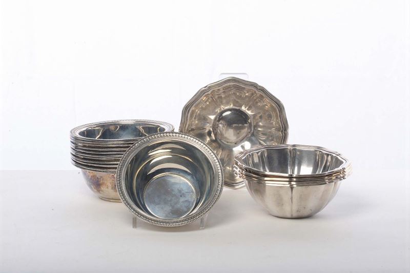 Dodici coppette lavadita in argento e altre cinque diverse nel lotto, gr. 1700  - Auction Antiques and Old Masters - Cambi Casa d'Aste