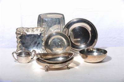 Insieme di Piatti e Ciotole in Argento, Gr. 1250