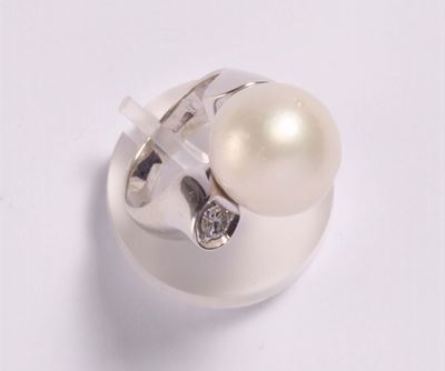 Anello con Perla Australiana e Piccolo Diamante