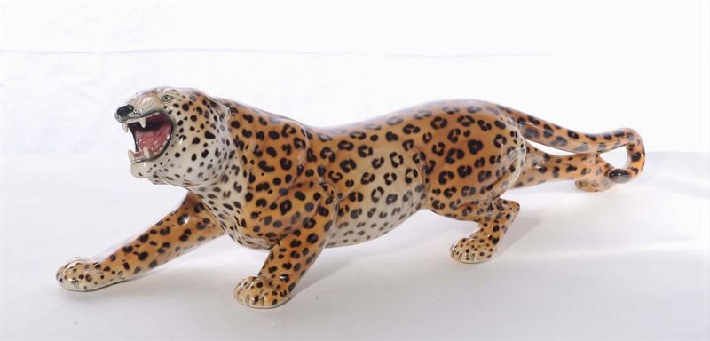 Statuina raffigurante leopardo Ronzan in ceramica policroma  - Asta Antiquariato e Dipinti Antichi - Cambi Casa d'Aste