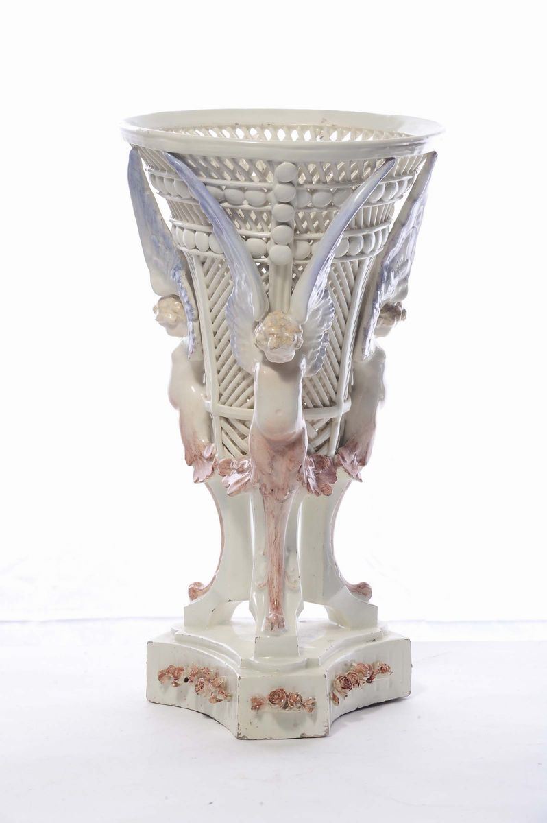 Centrotavola in ceramica bianca  - Asta Antiquariato e Dipinti Antichi - Cambi Casa d'Aste