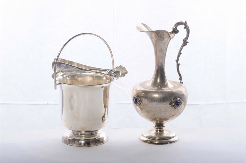Brocchetta e porta ghiaccio in argento, gr. 650  - Auction Antique and Old Masters - II - Cambi Casa d'Aste