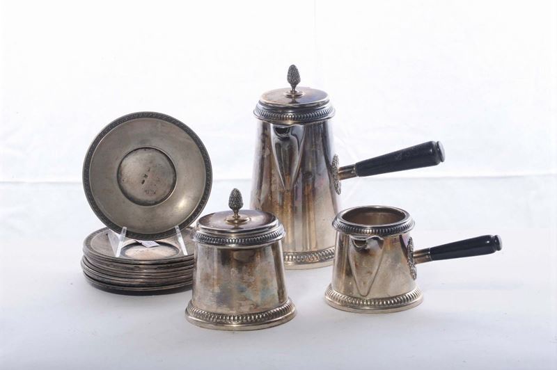 Servizietto in argento composto da tre pezzi  - Asta Argenti e Gioielli Antichi e Contemporanei - Cambi Casa d'Aste