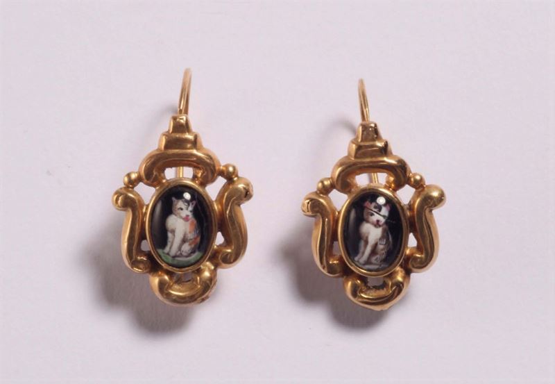 Orecchini con smalti raffigurante un gatto  - Asta Argenti e Gioielli Antichi e Contemporanei - Cambi Casa d'Aste