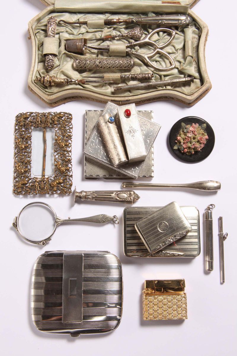 Lotto di argenteria da fumo e da cucito per  signora,  - Auction OnLine Auction 2-2013 - Cambi Casa d'Aste