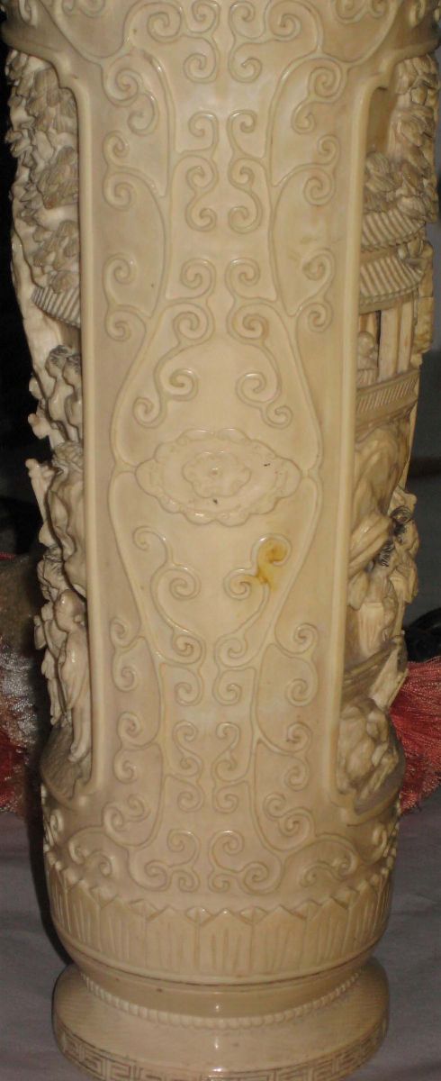 Vaso in Avorio Scolpito, Cina