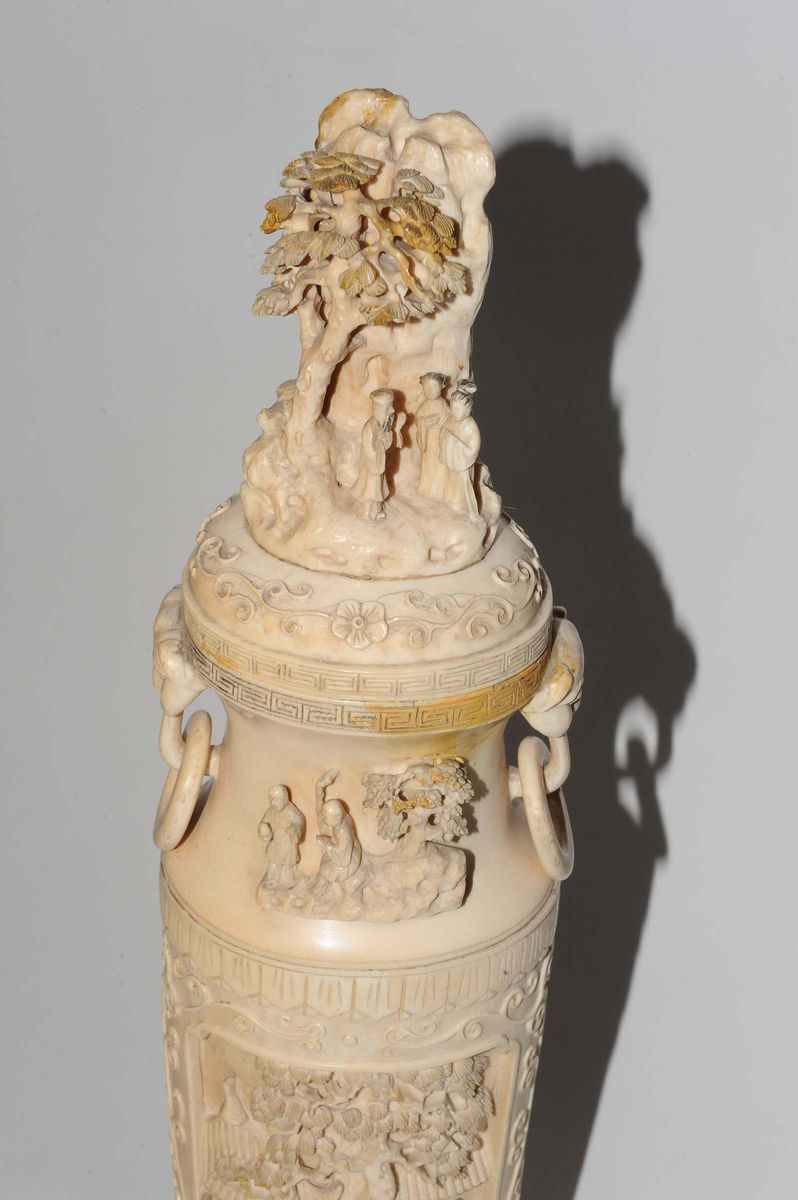 Vaso in Avorio Scolpito, Cina