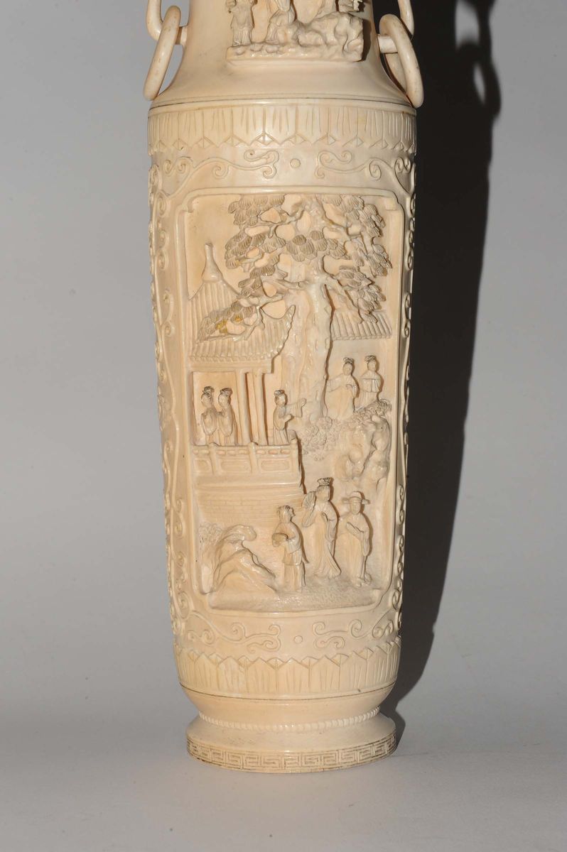 Vaso in Avorio Scolpito, Cina