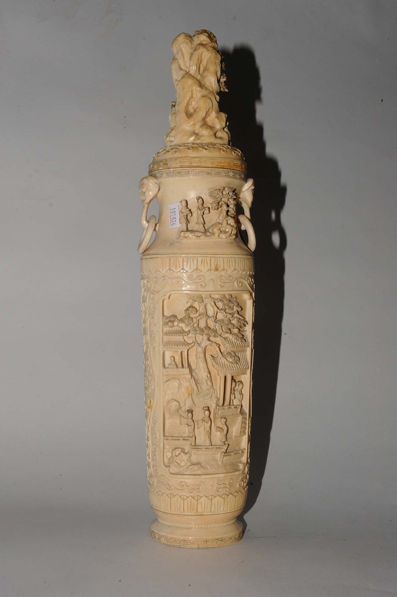 Vaso in Avorio Scolpito, Cina