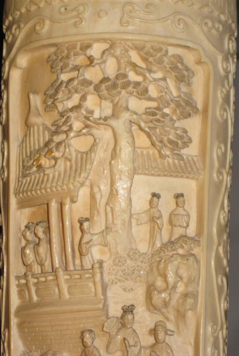Vaso in Avorio Scolpito, Cina
