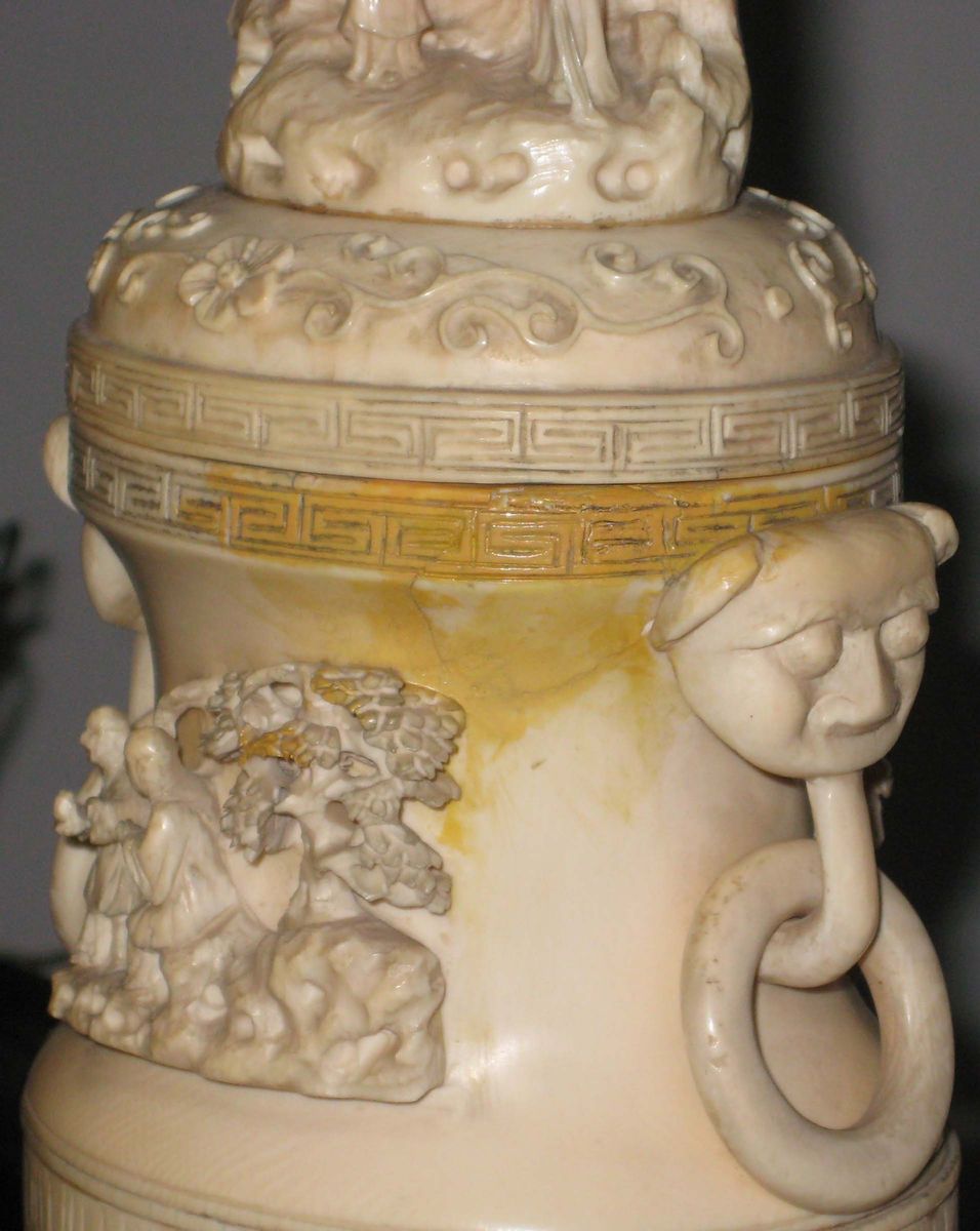 Vaso in Avorio Scolpito, Cina