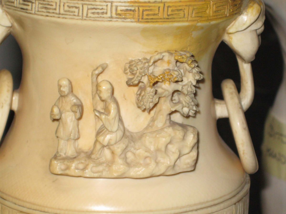 Vaso in Avorio Scolpito, Cina