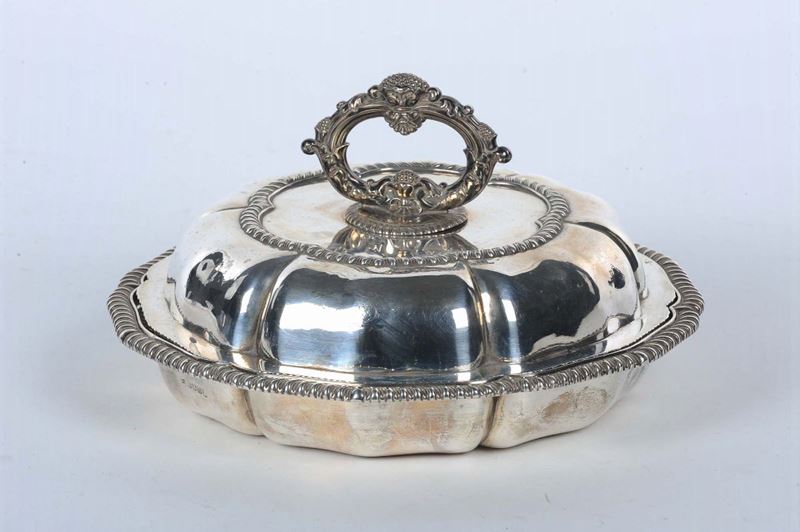 Legumiera in argento con coperchio  - Asta Argenti e Gioielli Antichi e Contemporanei - Cambi Casa d'Aste