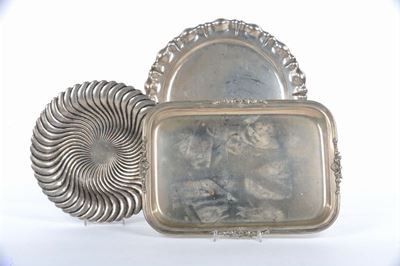 Tre Vassoi Diversi, uno Rettangolare, uno a Spirale ed uno con Bordo Sagomato, Gr. 2000 Circa