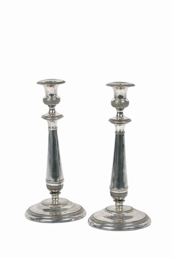 Coppia di candelieri in argento, punzoni mauriziani