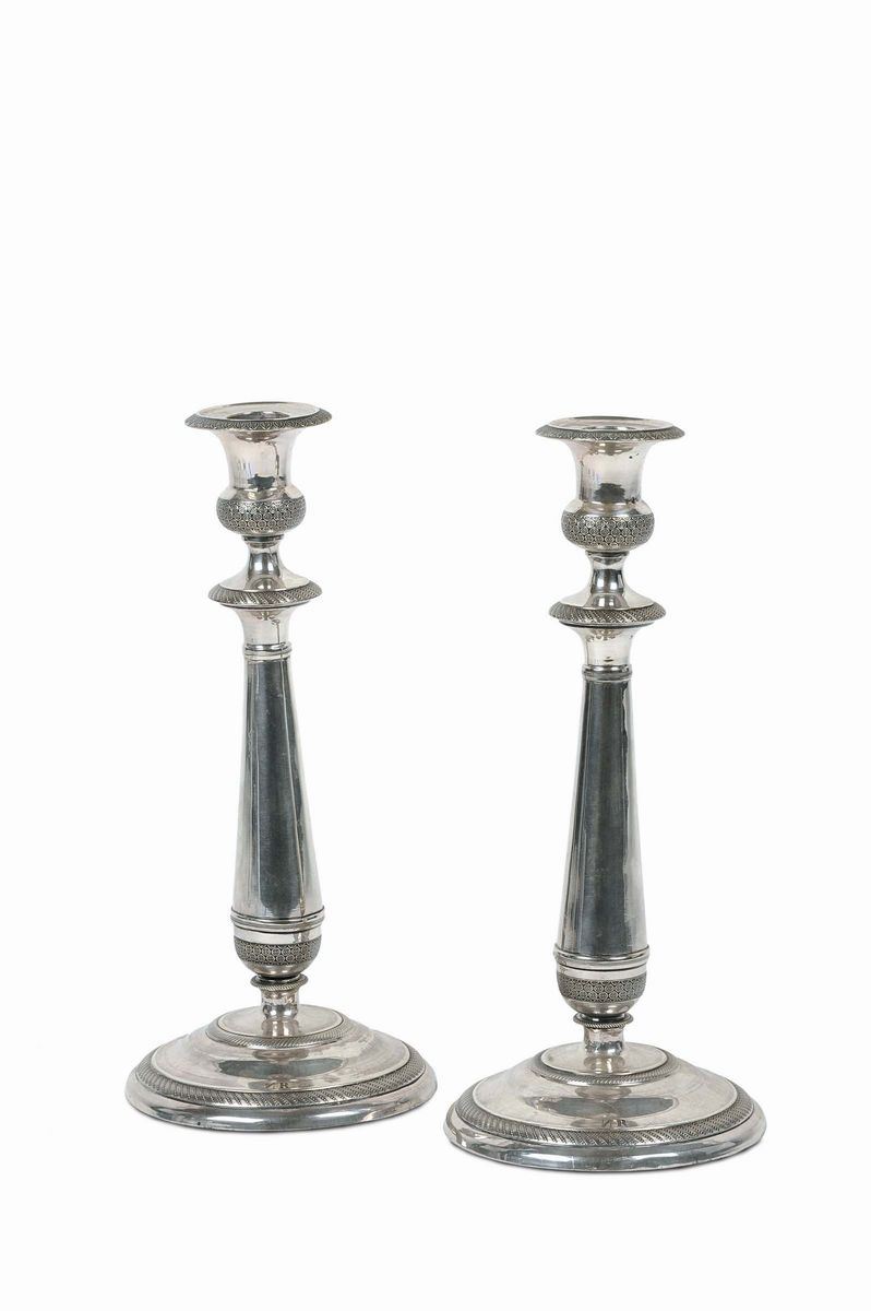 Coppia di candelieri in argento, punzoni mauriziani  - Asta Argenti e Gioielli Antichi e Contemporanei - Cambi Casa d'Aste