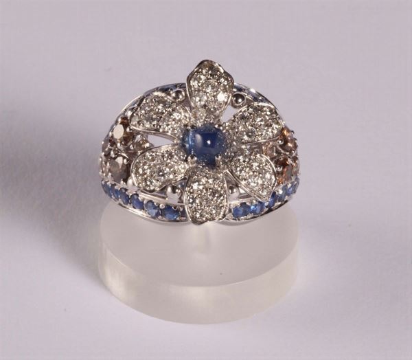Anello con zaffiro taglio cabochon