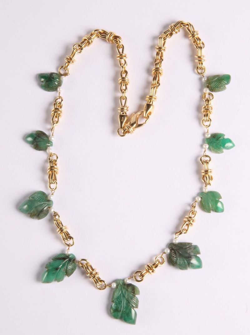 Girocollo con inserti di smeraldo inciso e microperle  - Asta Argenti e Gioielli Antichi e Contemporanei - Cambi Casa d'Aste