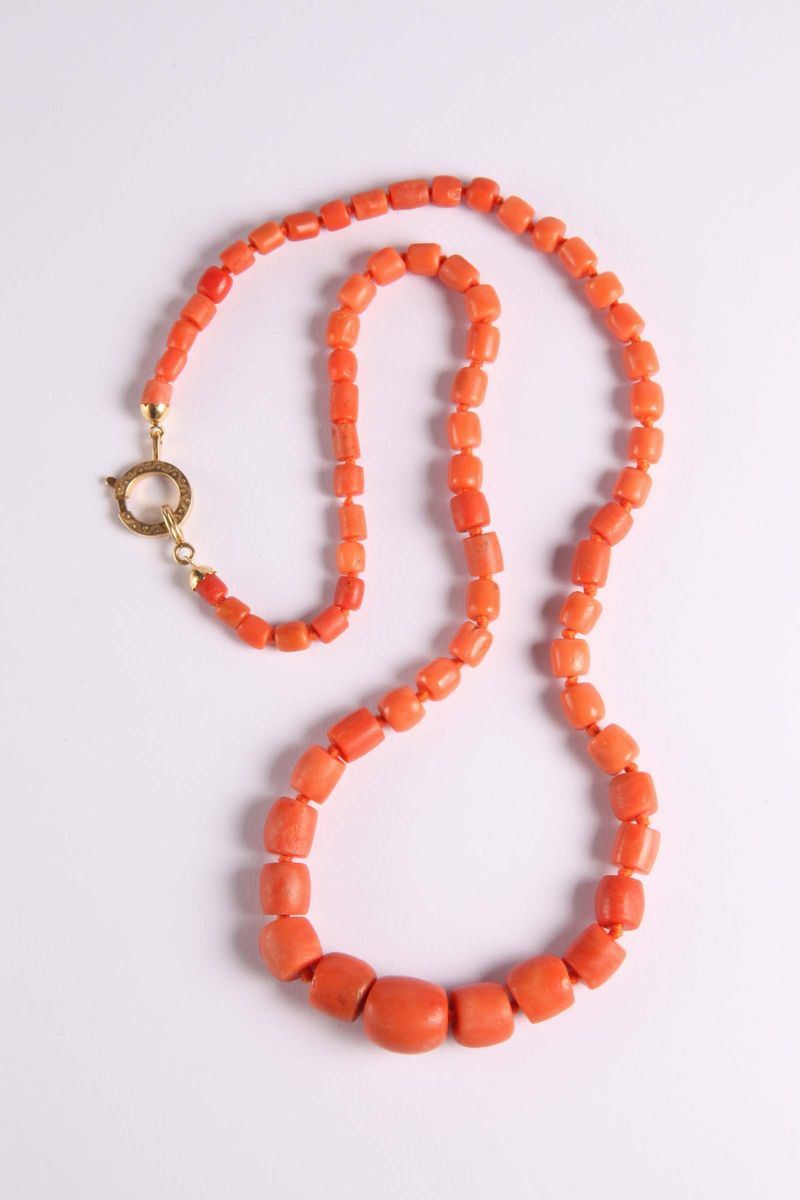 Collana in corallo rosso aranciato  - Asta Argenti e Gioielli Antichi e Contemporanei - Cambi Casa d'Aste