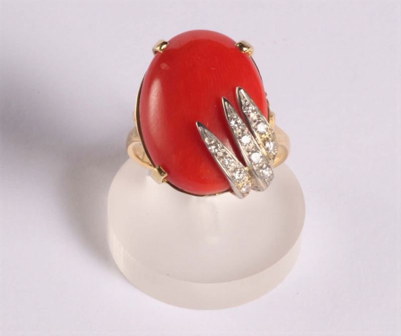 Anello con corallo cabochon e diamanti  - Auction Silvers, Ancient and Comtemporary Jewels - Cambi Casa d'Aste