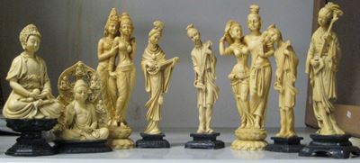 Lotto di Otto Statuine in Pasta D'avorio