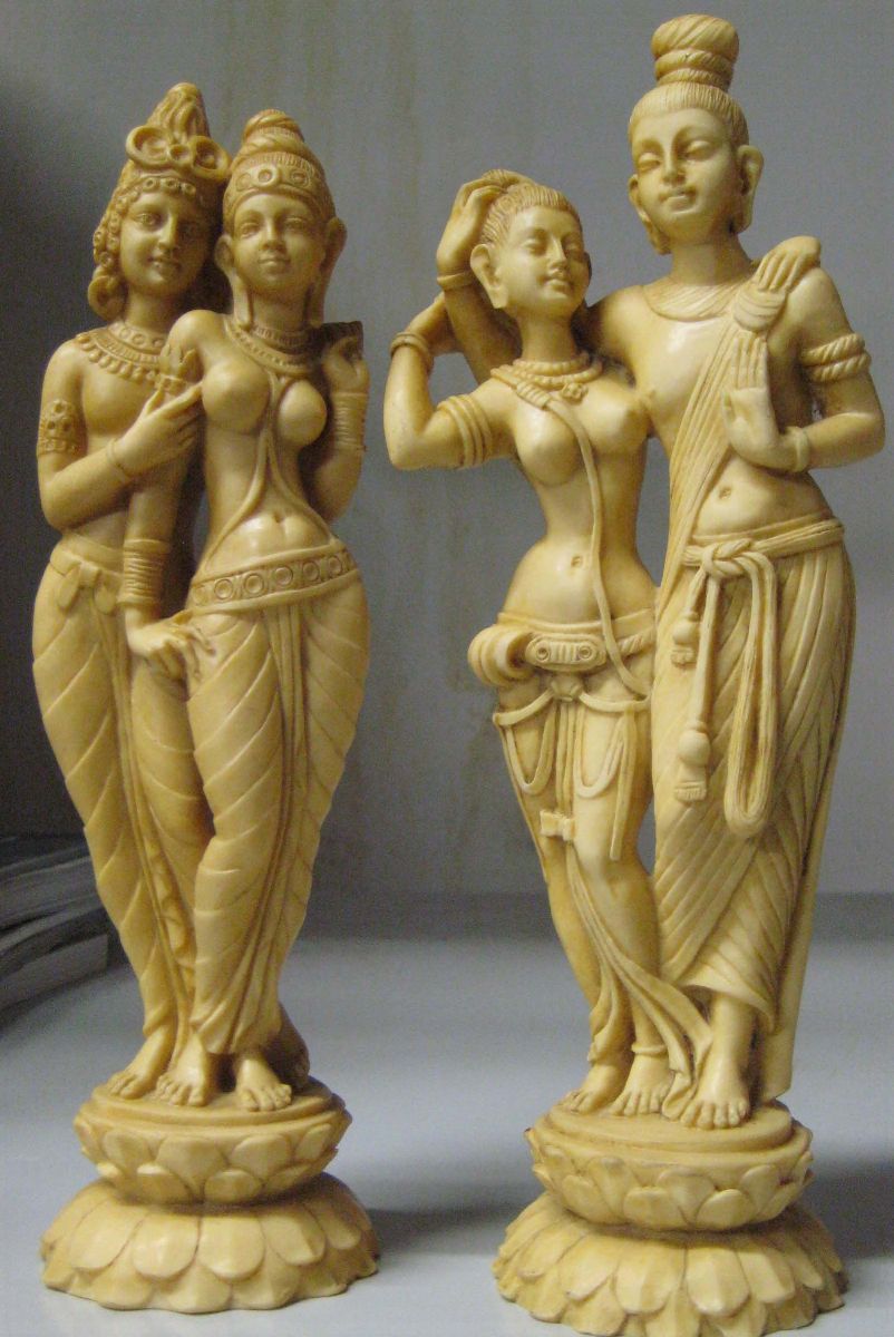 Lotto di Otto Statuine in Pasta D'avorio