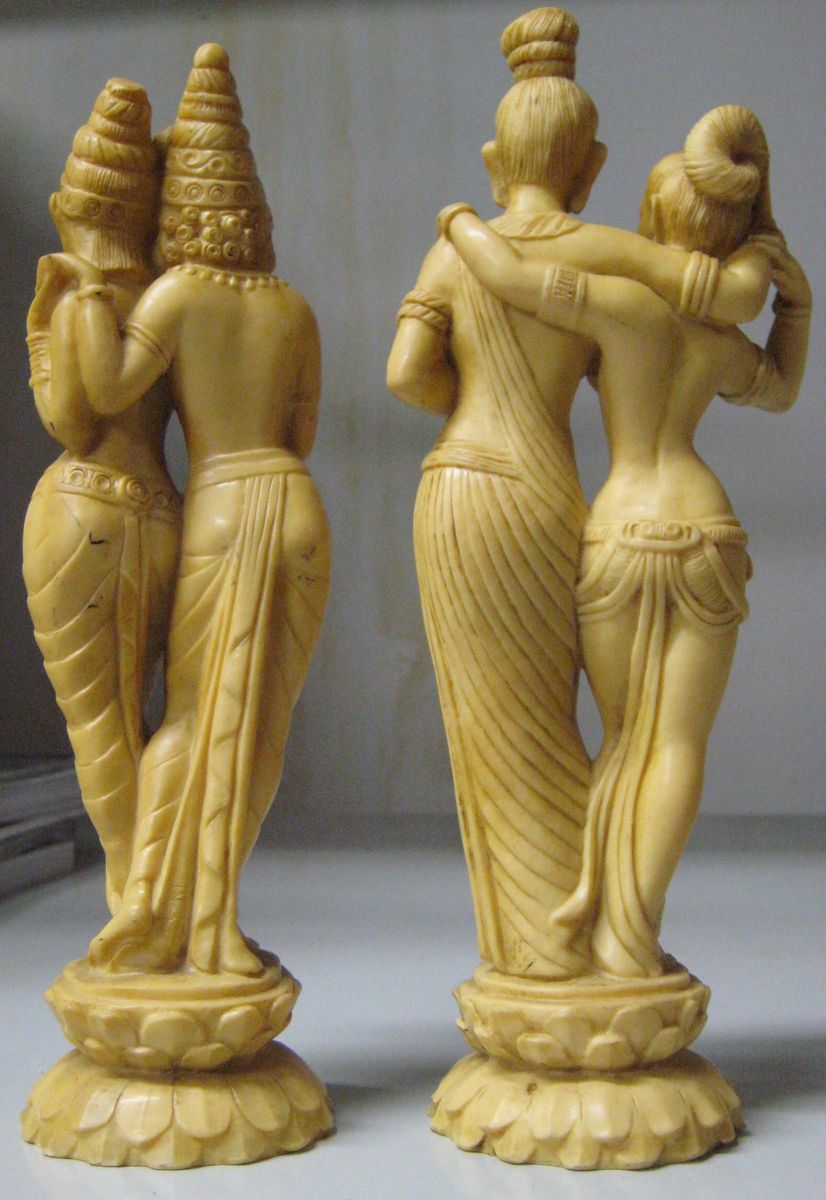 Lotto di Otto Statuine in Pasta D'avorio