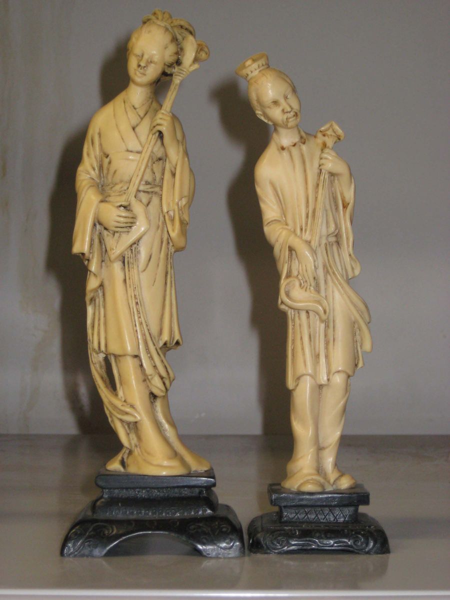 Lotto di Otto Statuine in Pasta D'avorio
