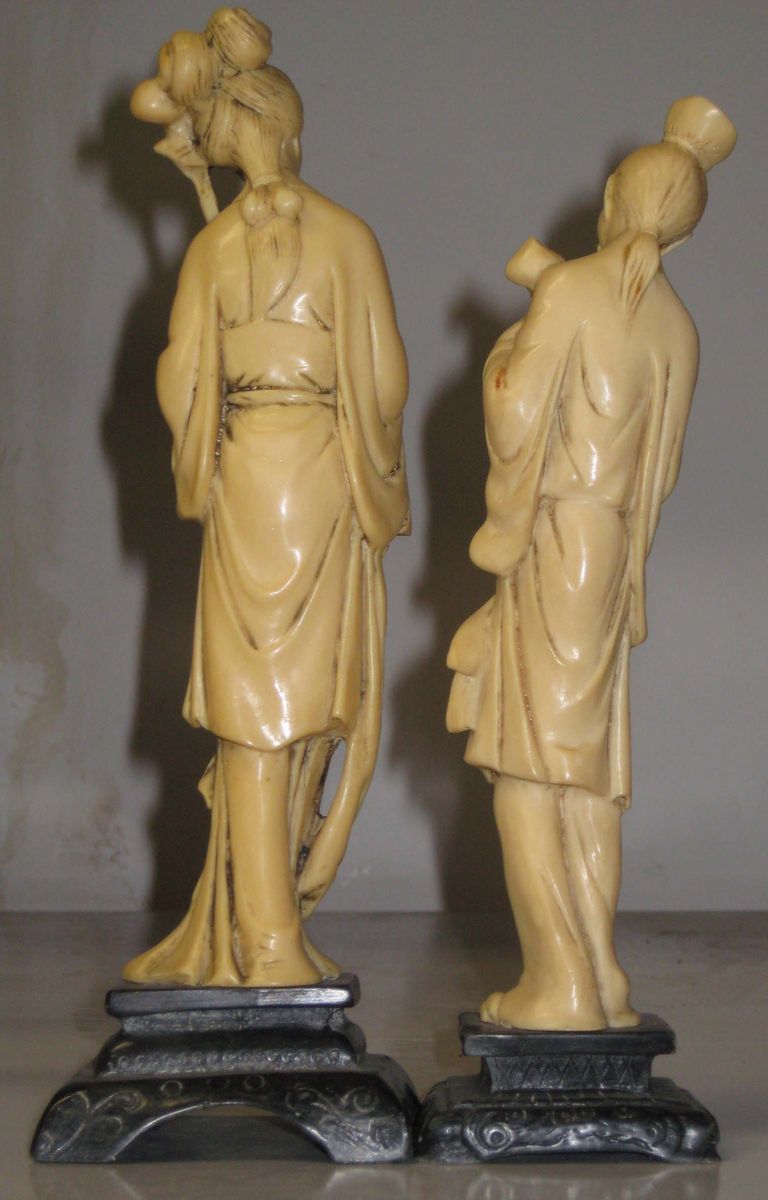 Lotto di Otto Statuine in Pasta D'avorio