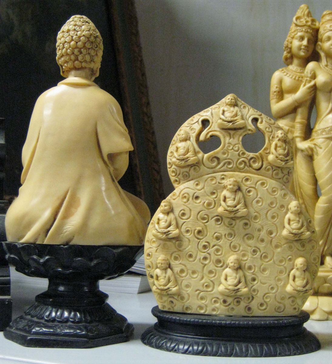 Lotto di Otto Statuine in Pasta D'avorio