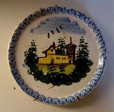 Piatto in Porcellana a Decoro Policromo con Paesaggio, Mondovì