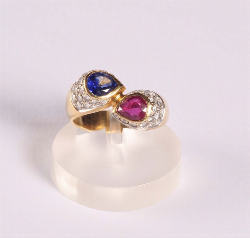Anello contrarié con zaffiro e rubino  - Auction Silvers, Ancient and Comtemporary Jewels - Cambi Casa d'Aste