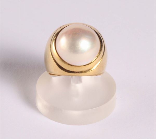 Anello con mezza perla mabé