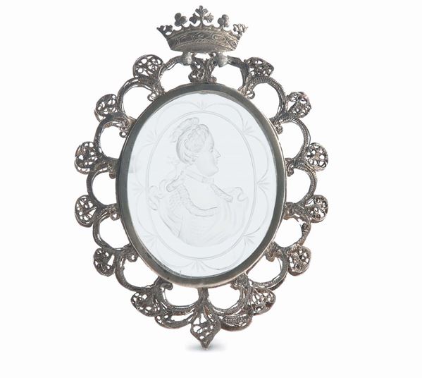 Profilo di imperatrice inciso su placca ovale in cristallo di rocca, manifattura europea del XVIII secolo