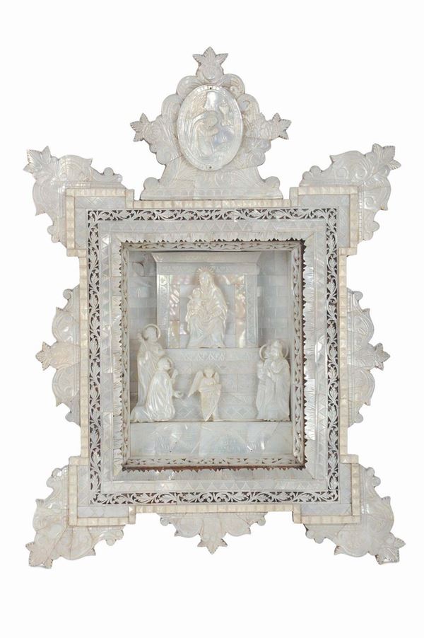 Composizione in madreperla raffigurante Madonna in trono con Bambino e Santi, Terra Santa XVIII secolo