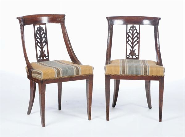 Due sedie in mogano in stile Carlo X