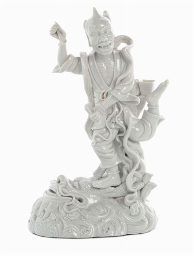 Figura in Porcellana Blanc De Chine Raffigurante “allegoria delle Arti“, Cina XX Secolo