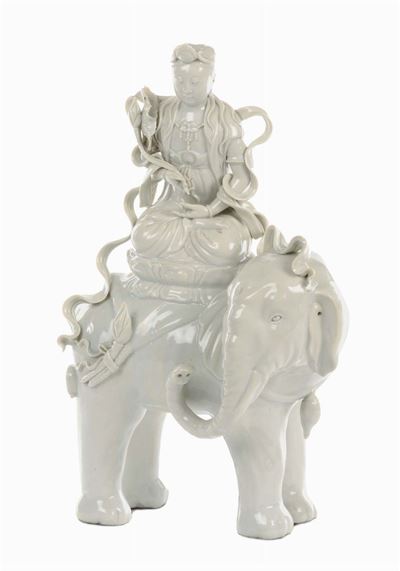 Porcellana Blanc De Chine Dehua Raffigurante Guanyin su Elefante. Cina, Dinastia Qing, Fine XIX S...