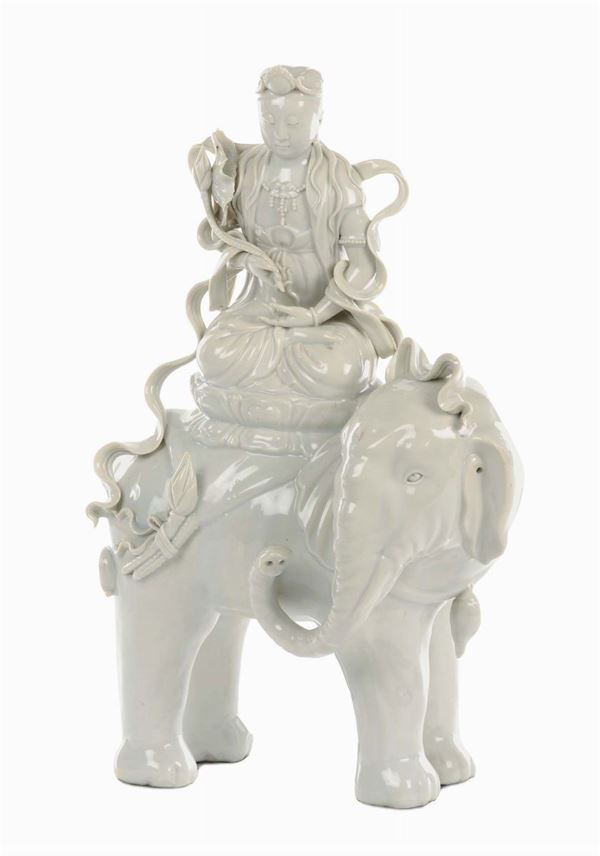 Porcellana Blanc de Chine Dehua raffigurante Guanyin su elefante. Cina, Dinastia Qing, fine XIX secolo