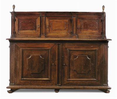 Credenza in Noce a Doppio Corpo, Stampiglio MDCXXXI Sotto il Piano