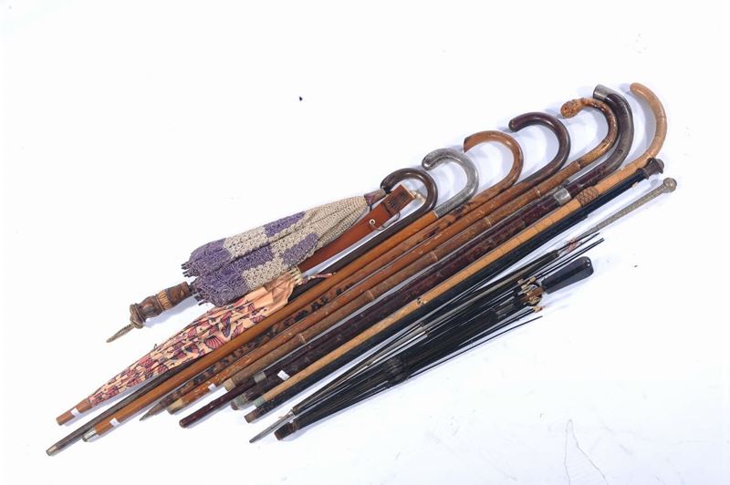 Lotto di bastoni e ombrelli  - Asta Antiquariato e Dipinti Antichi - Cambi Casa d'Aste