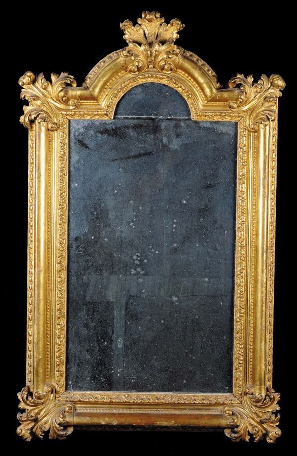 Specchiera in legno intagliato e dorato con angoli a foglia, XIX secolo